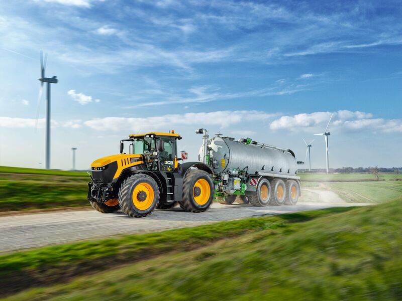 1577755340970165.jpg NEW JCB FASTRAC 8000 SERIES TRACTORS WITH ADVANCED SUSPENSION.jpg